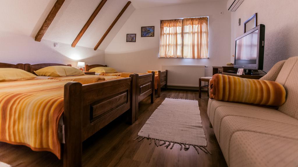 Guest House Rustico Korenica Exterior foto