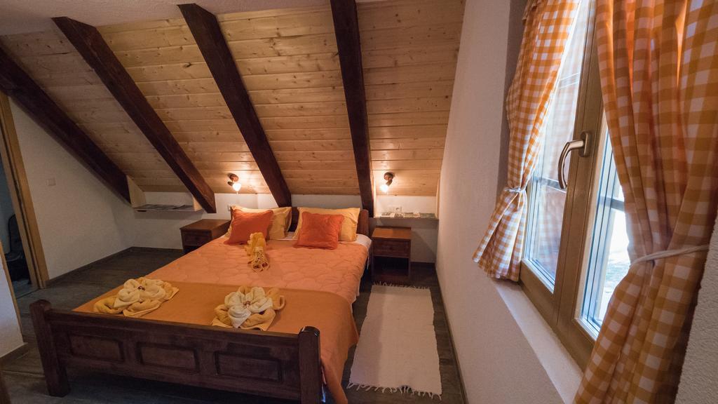Guest House Rustico Korenica Exterior foto