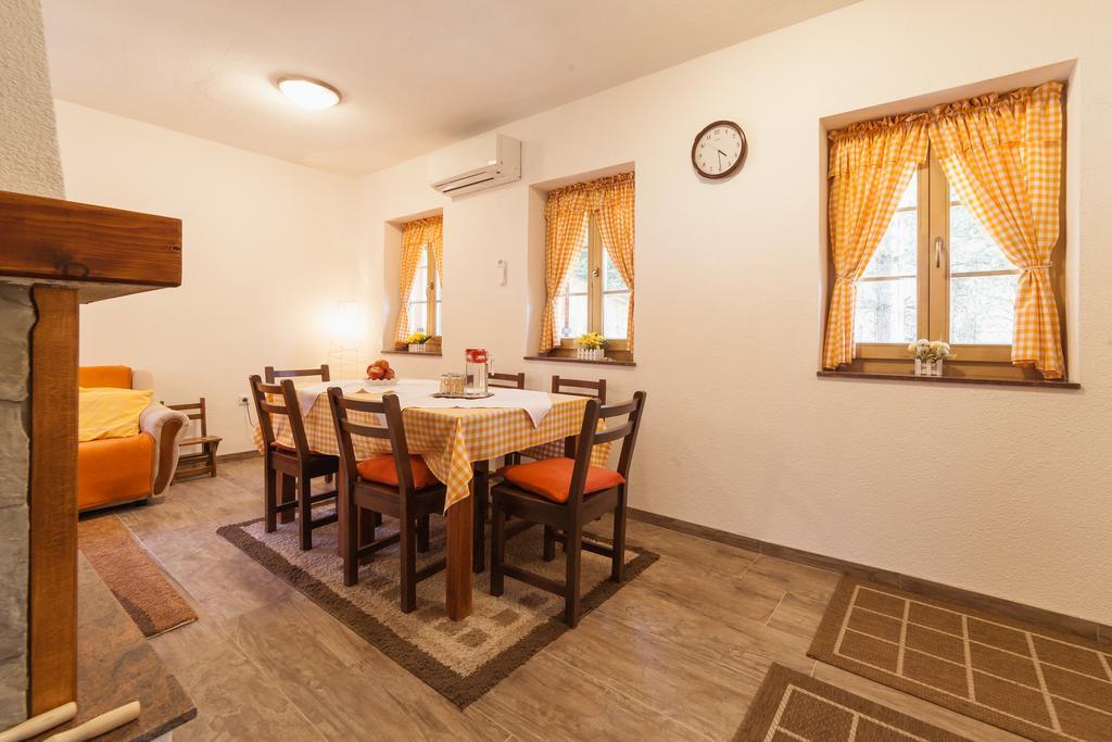 Guest House Rustico Korenica Exterior foto