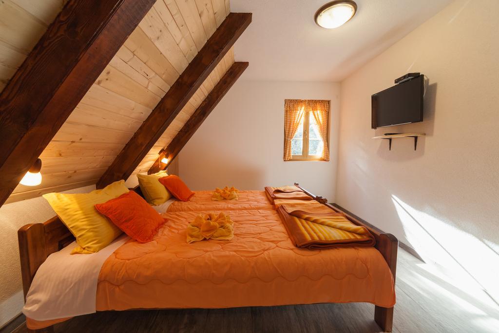 Guest House Rustico Korenica Exterior foto