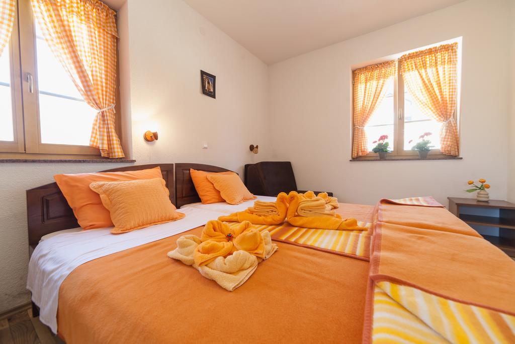 Guest House Rustico Korenica Exterior foto