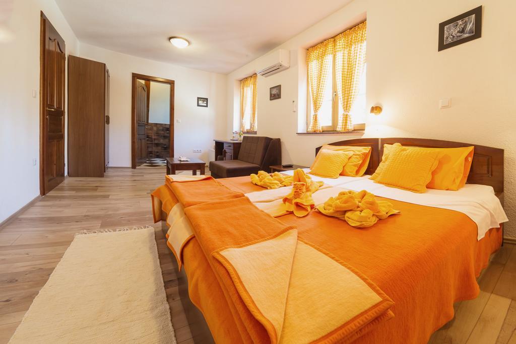 Guest House Rustico Korenica Exterior foto