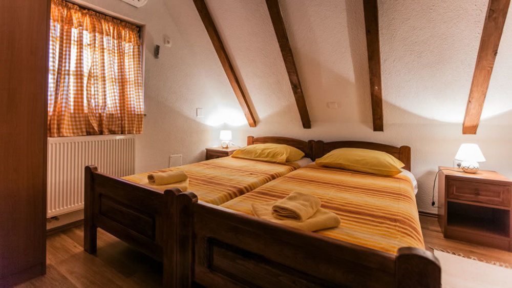 Guest House Rustico Korenica Exterior foto