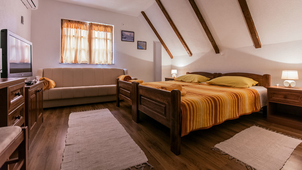 Guest House Rustico Korenica Exterior foto