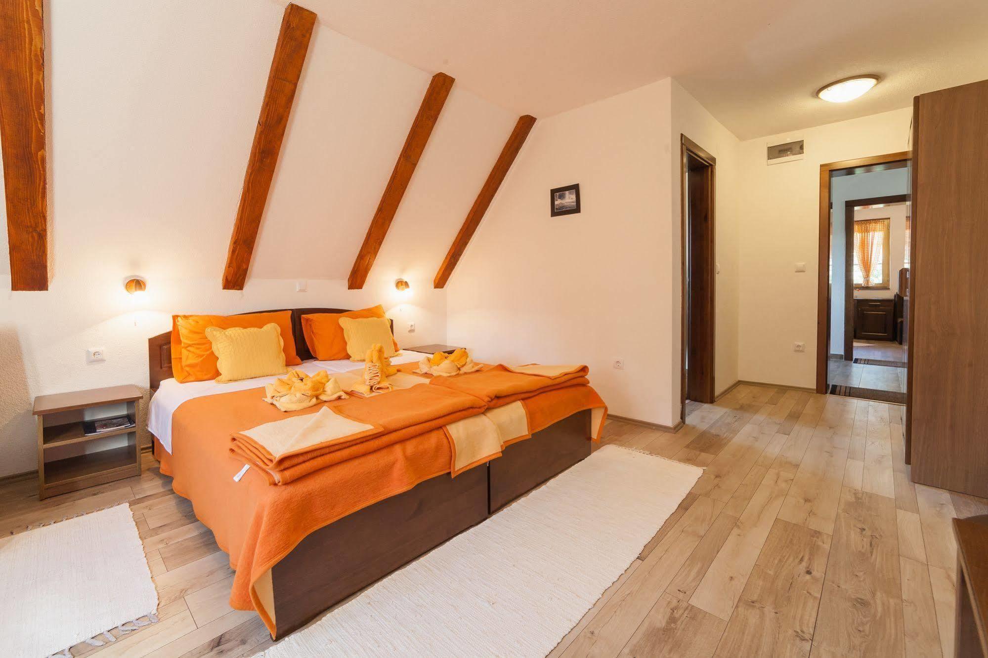 Guest House Rustico Korenica Exterior foto