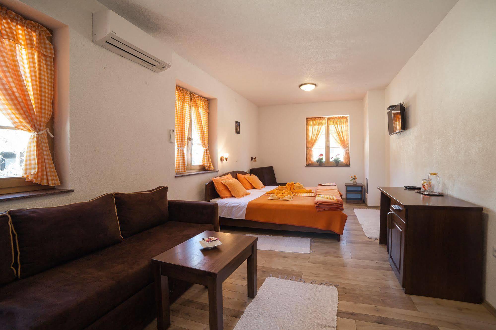 Guest House Rustico Korenica Exterior foto