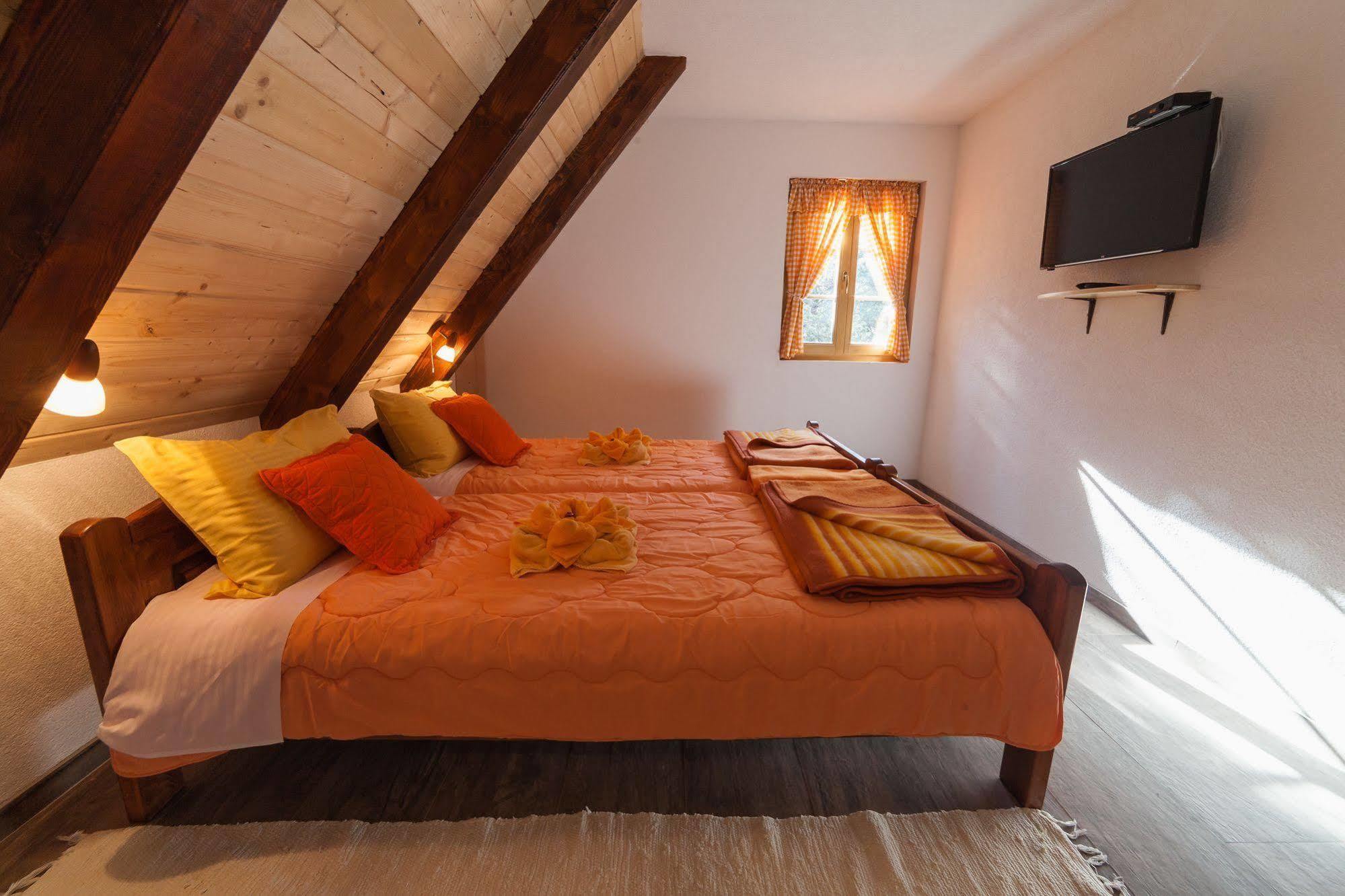 Guest House Rustico Korenica Exterior foto