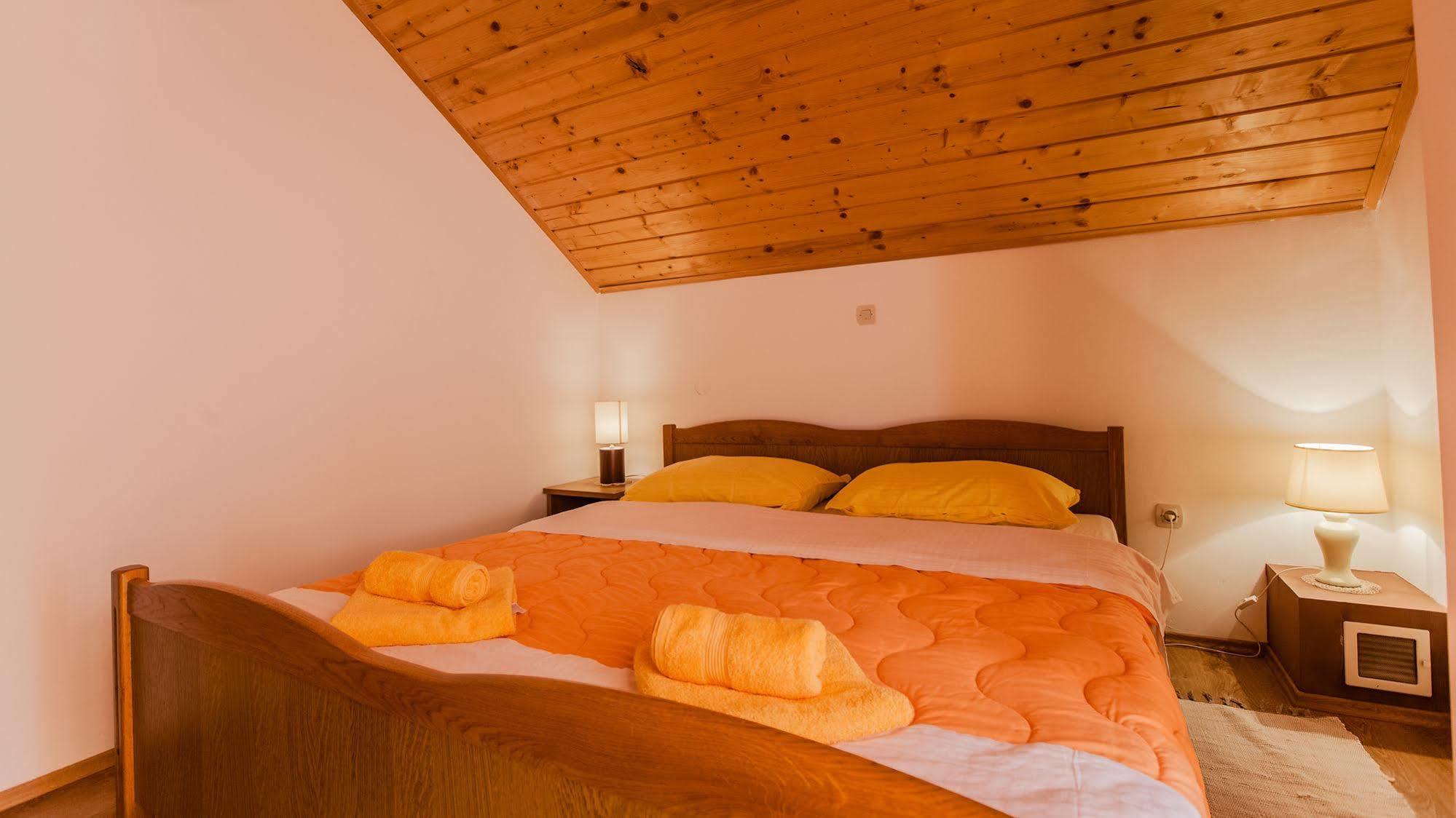 Guest House Rustico Korenica Exterior foto